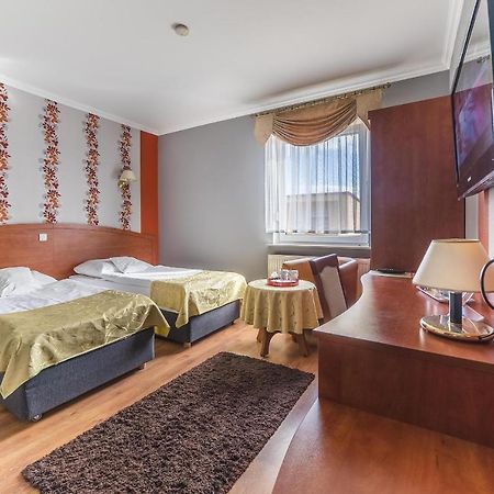 Hotel Doris Oborniki Ngoại thất bức ảnh