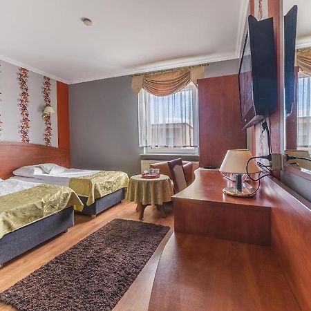 Hotel Doris Oborniki Ngoại thất bức ảnh