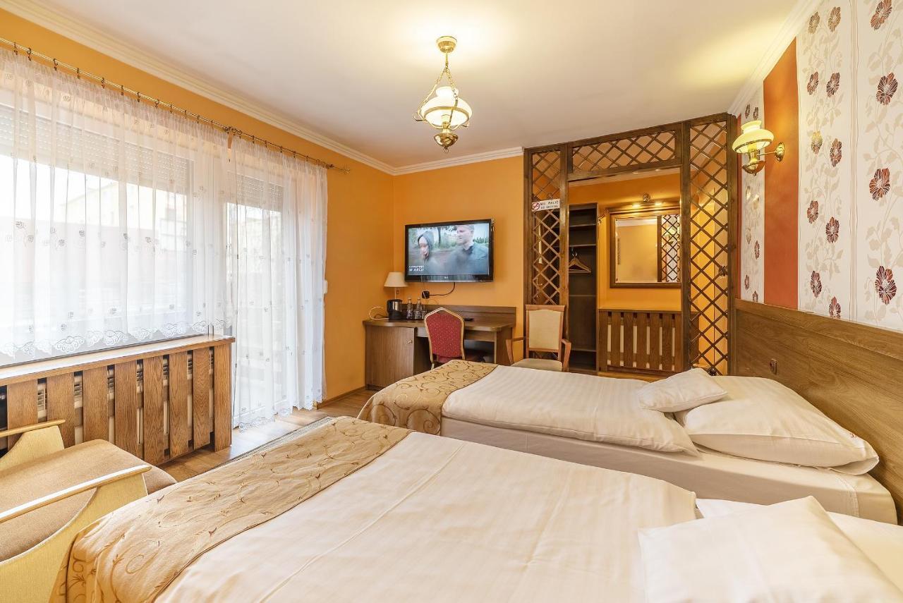 Hotel Doris Oborniki Ngoại thất bức ảnh