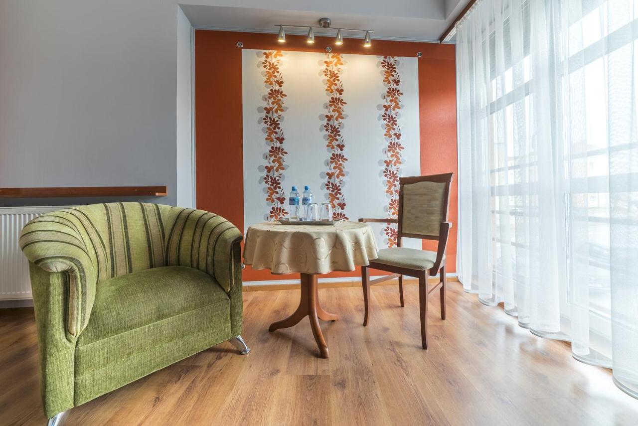 Hotel Doris Oborniki Ngoại thất bức ảnh