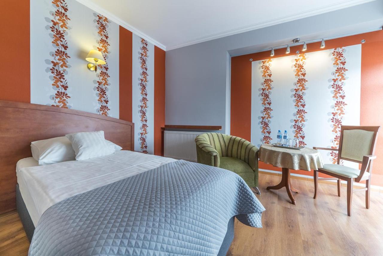 Hotel Doris Oborniki Ngoại thất bức ảnh