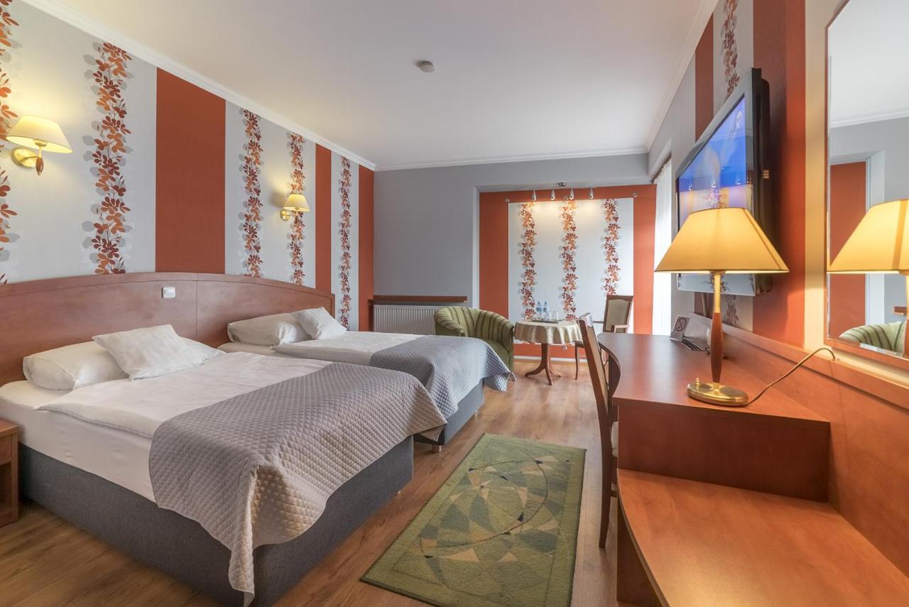 Hotel Doris Oborniki Ngoại thất bức ảnh