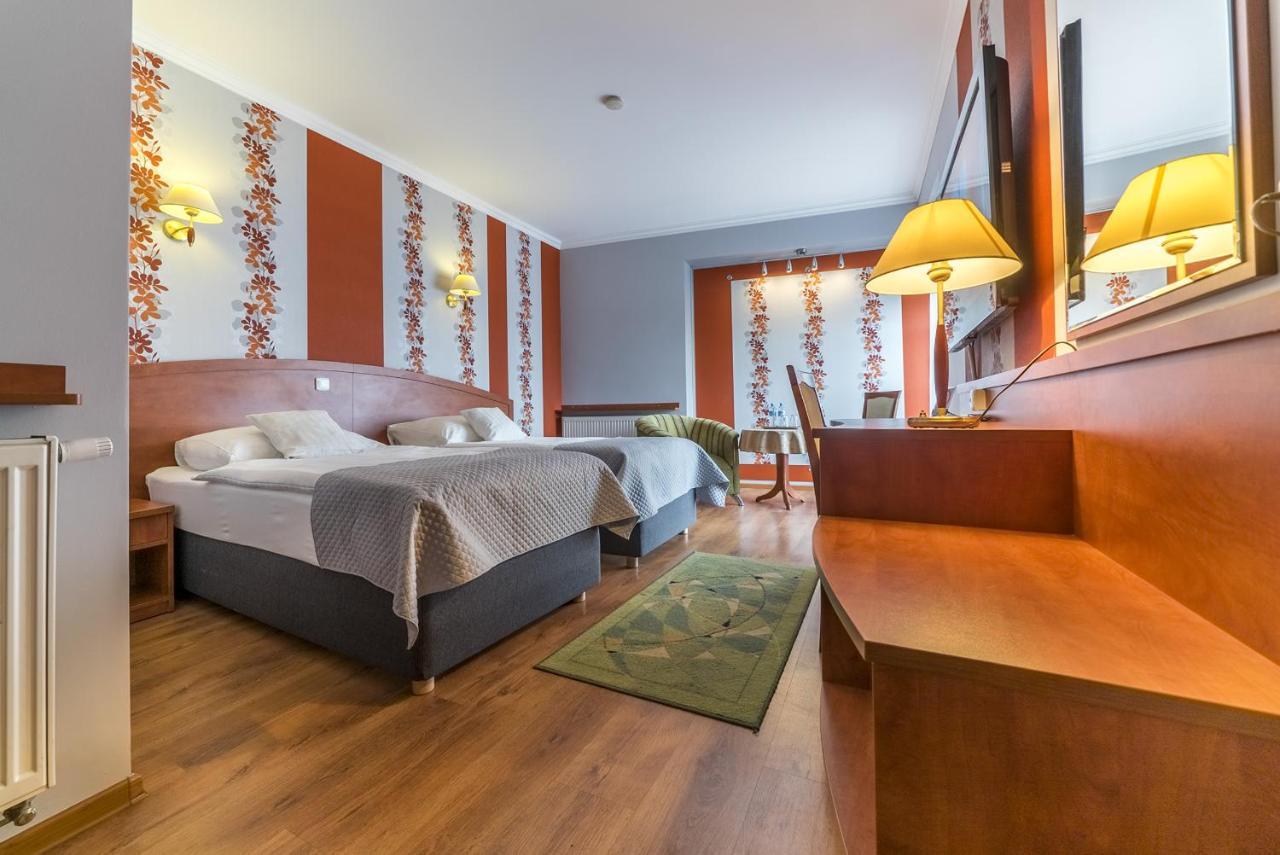 Hotel Doris Oborniki Ngoại thất bức ảnh