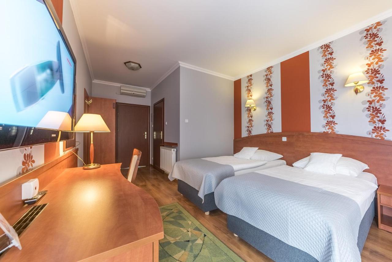 Hotel Doris Oborniki Ngoại thất bức ảnh