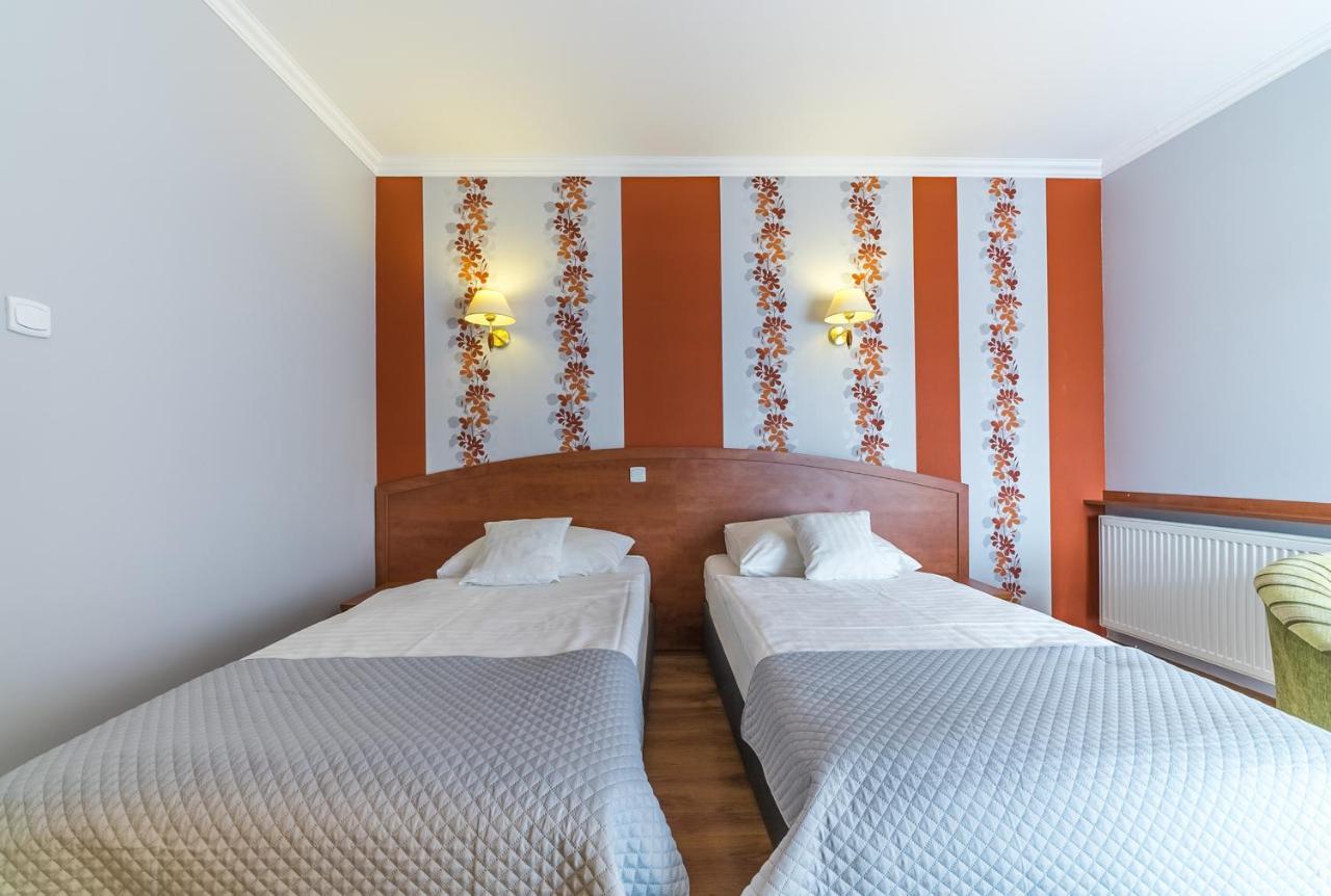 Hotel Doris Oborniki Ngoại thất bức ảnh