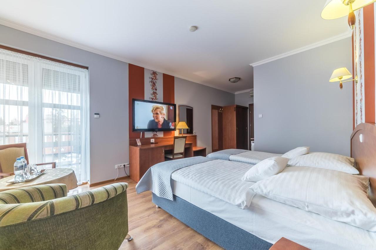 Hotel Doris Oborniki Ngoại thất bức ảnh