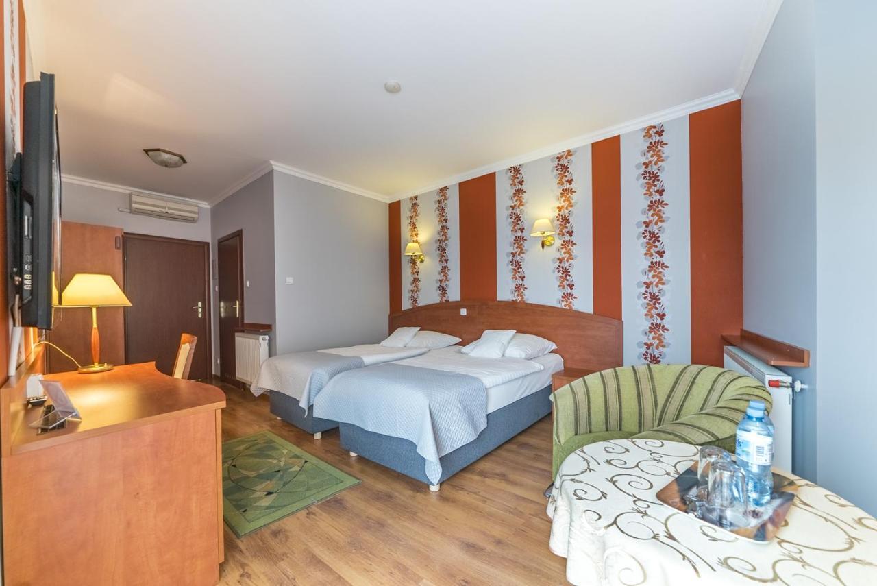 Hotel Doris Oborniki Ngoại thất bức ảnh