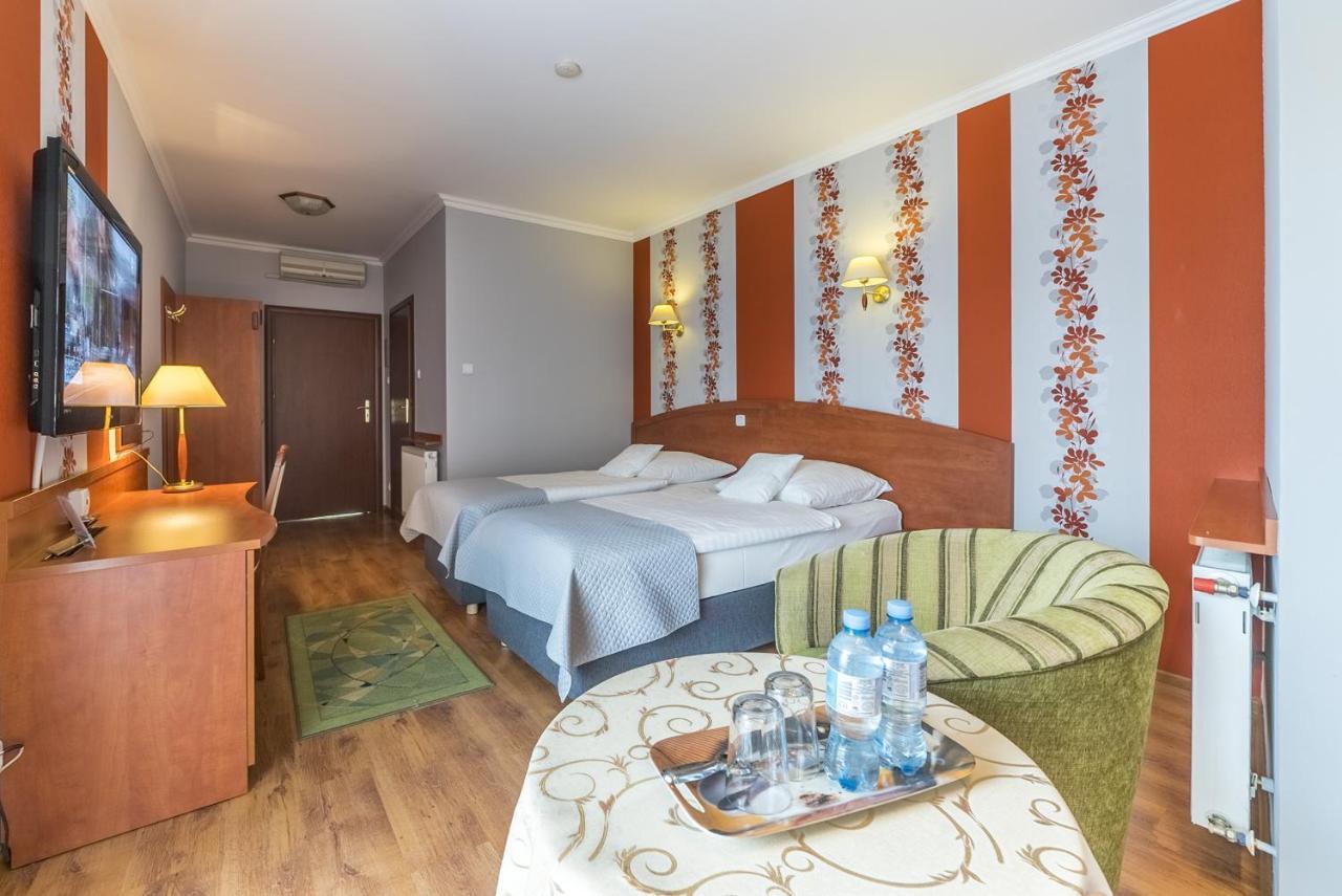 Hotel Doris Oborniki Ngoại thất bức ảnh