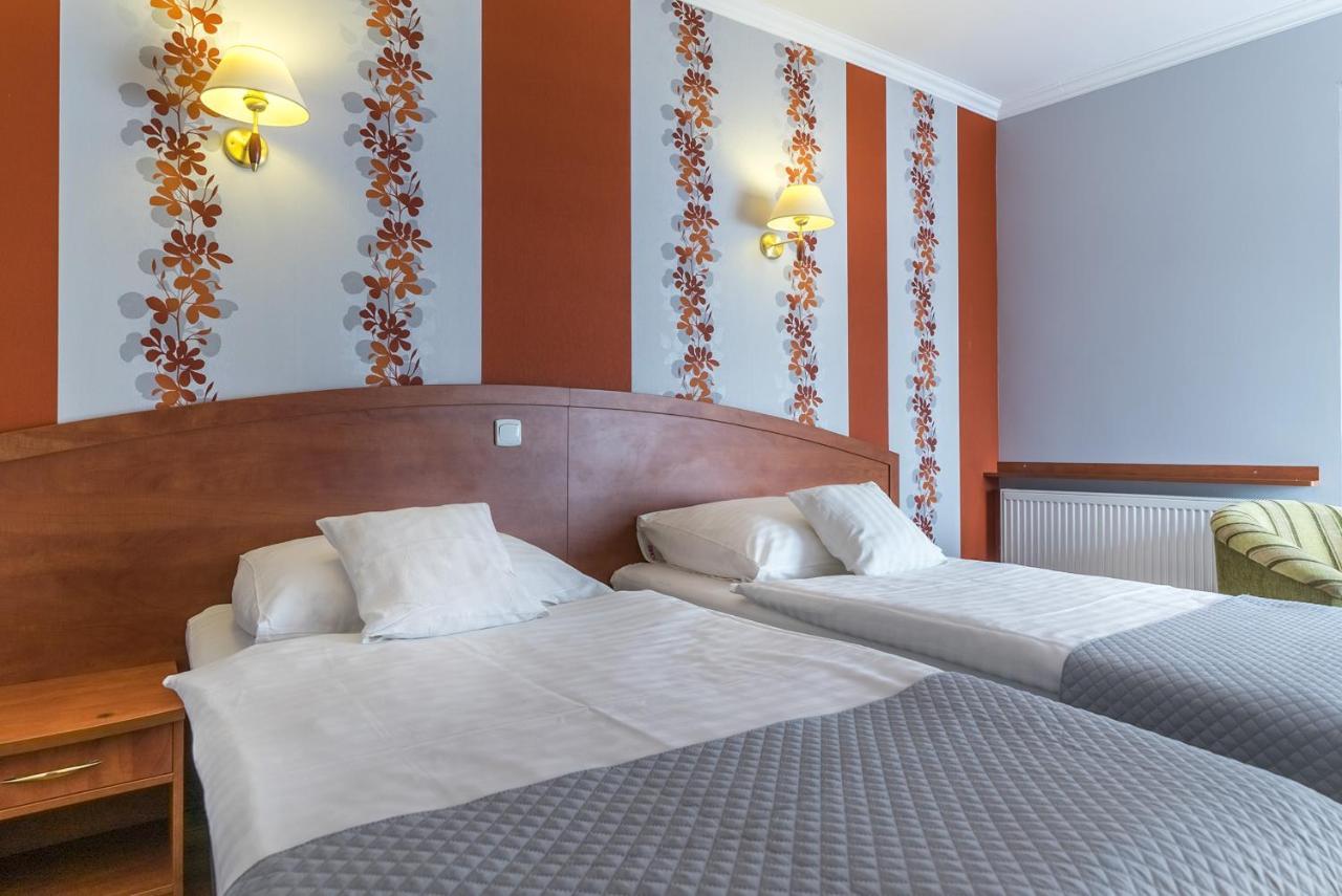 Hotel Doris Oborniki Ngoại thất bức ảnh