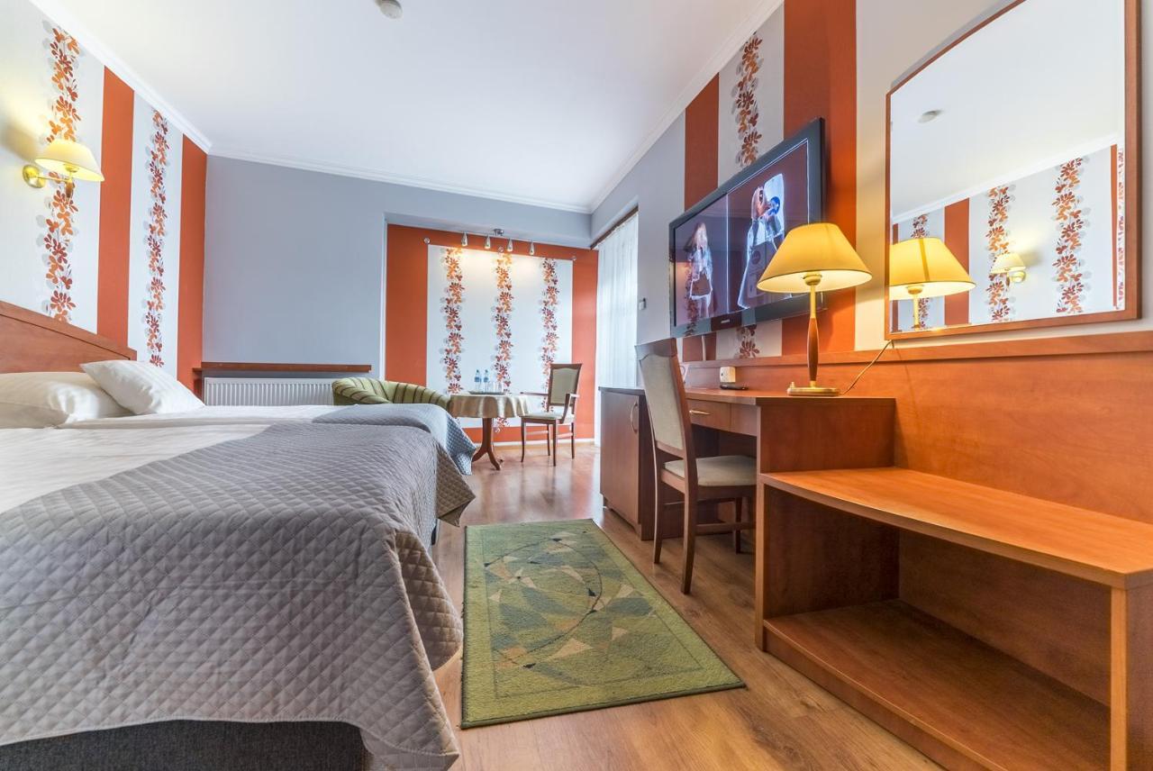 Hotel Doris Oborniki Ngoại thất bức ảnh