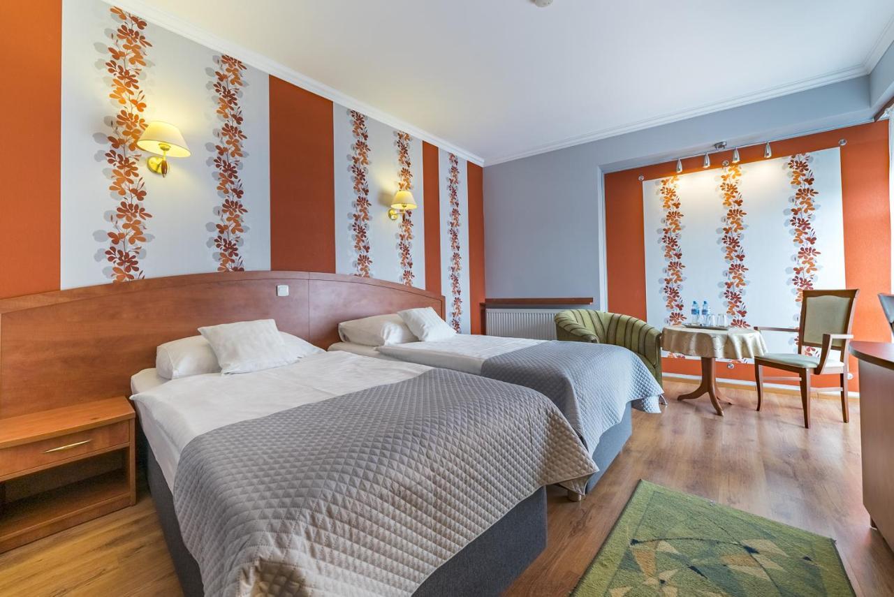 Hotel Doris Oborniki Ngoại thất bức ảnh