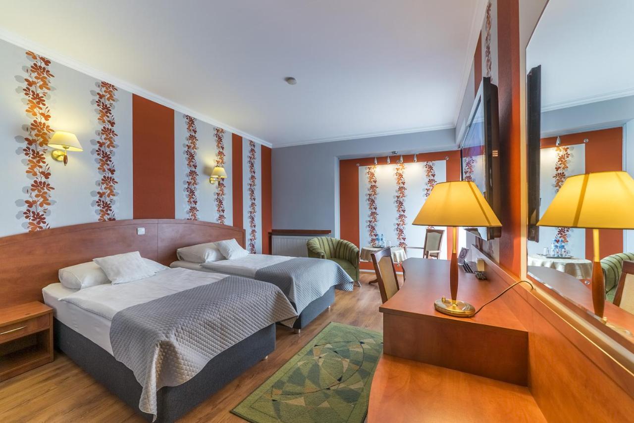 Hotel Doris Oborniki Ngoại thất bức ảnh