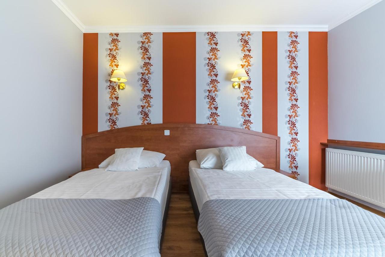 Hotel Doris Oborniki Ngoại thất bức ảnh