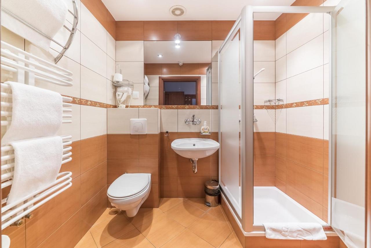 Hotel Doris Oborniki Ngoại thất bức ảnh