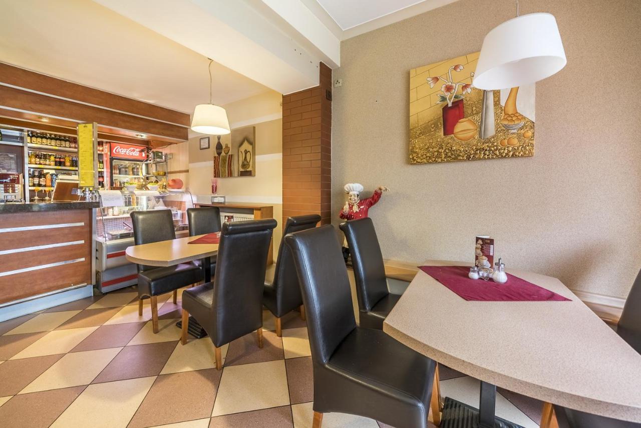 Hotel Doris Oborniki Ngoại thất bức ảnh