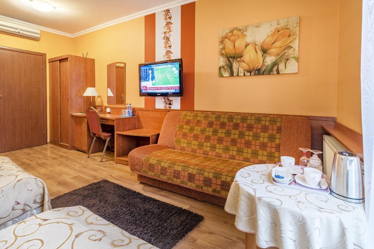 Hotel Doris Oborniki Ngoại thất bức ảnh