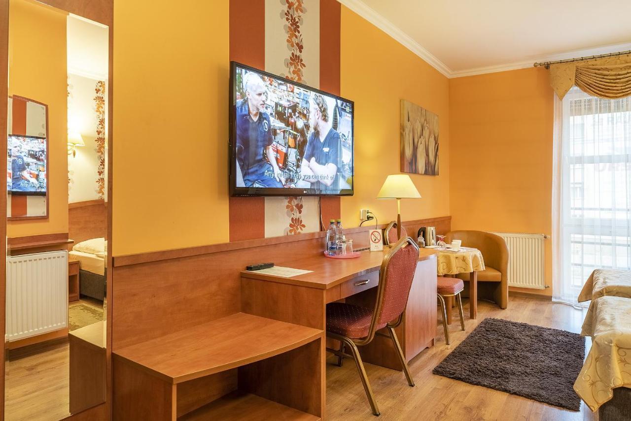 Hotel Doris Oborniki Ngoại thất bức ảnh
