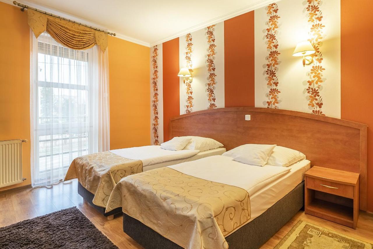 Hotel Doris Oborniki Ngoại thất bức ảnh