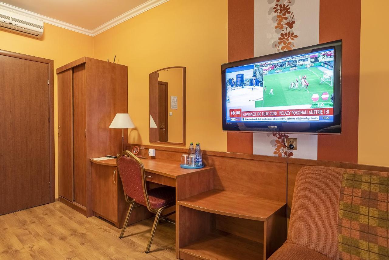 Hotel Doris Oborniki Ngoại thất bức ảnh