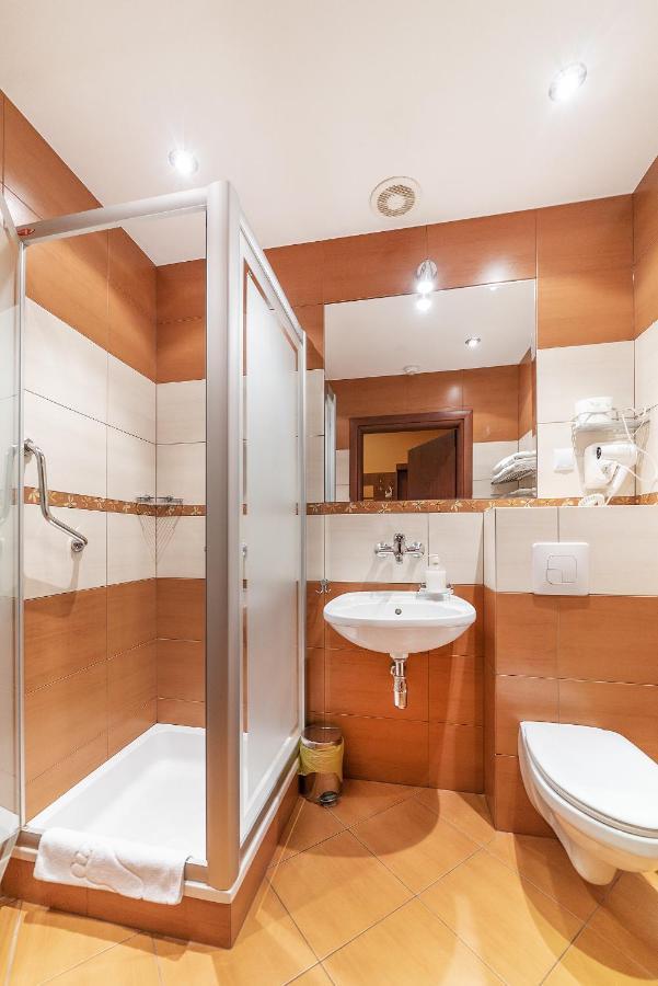 Hotel Doris Oborniki Ngoại thất bức ảnh