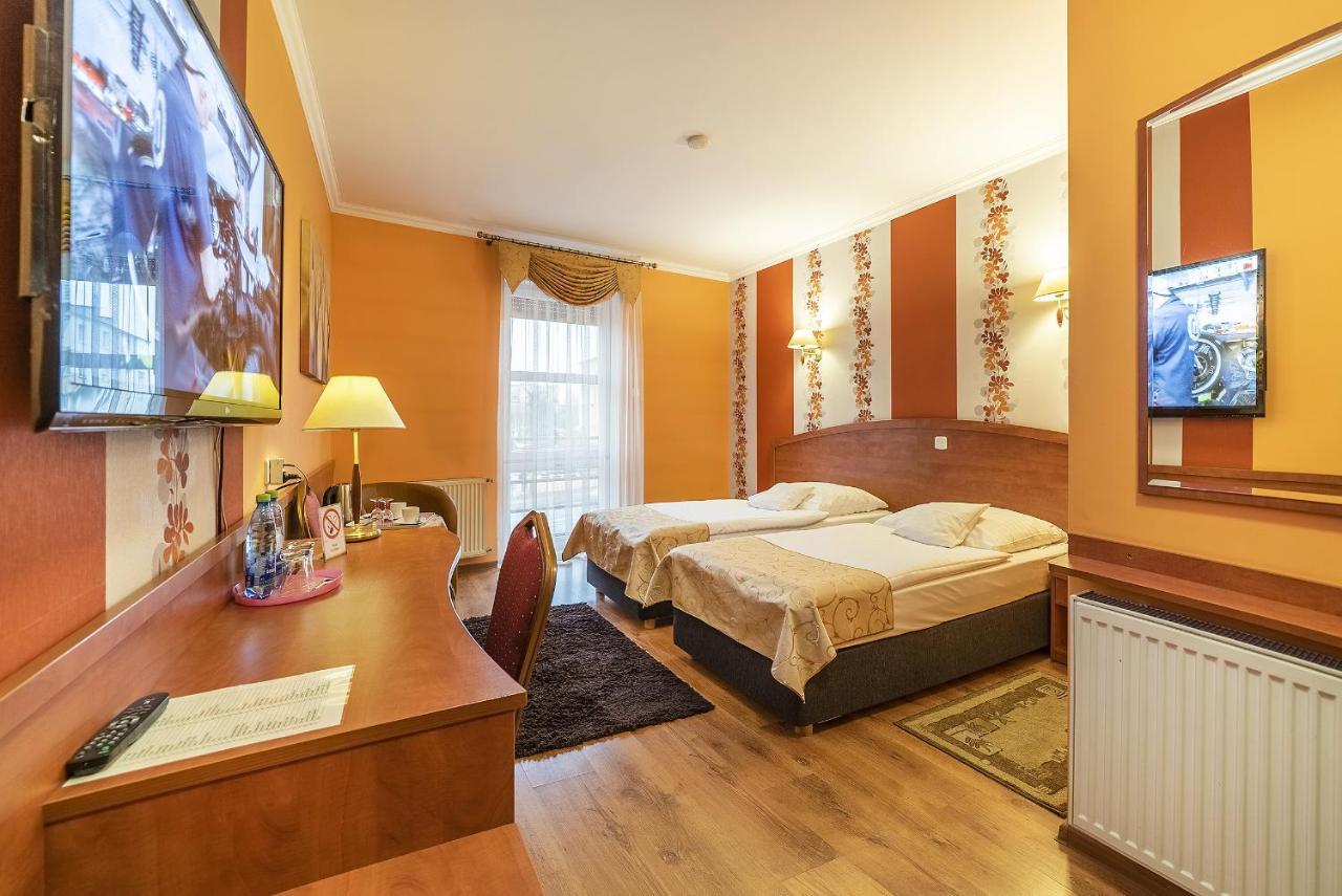 Hotel Doris Oborniki Ngoại thất bức ảnh