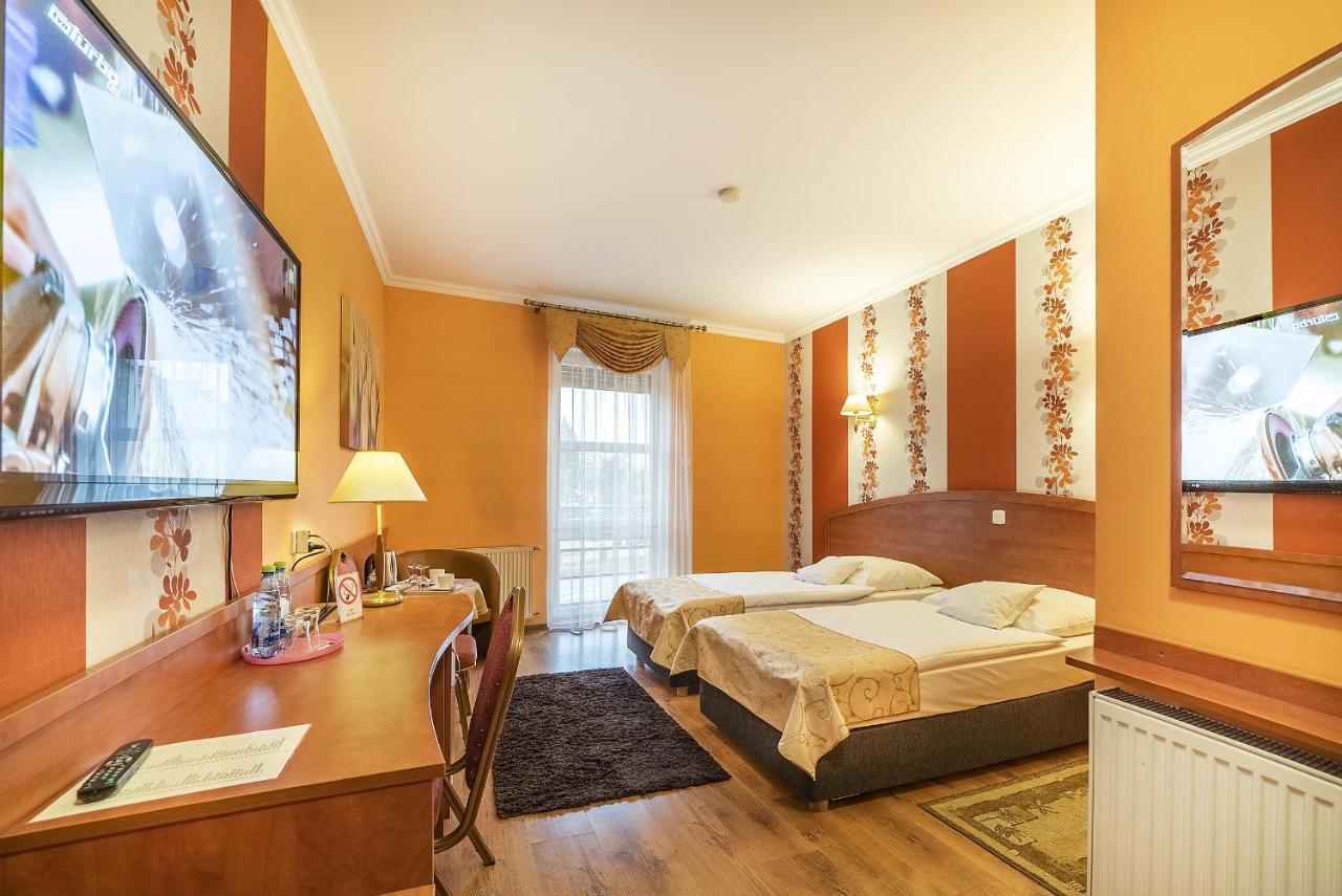 Hotel Doris Oborniki Ngoại thất bức ảnh