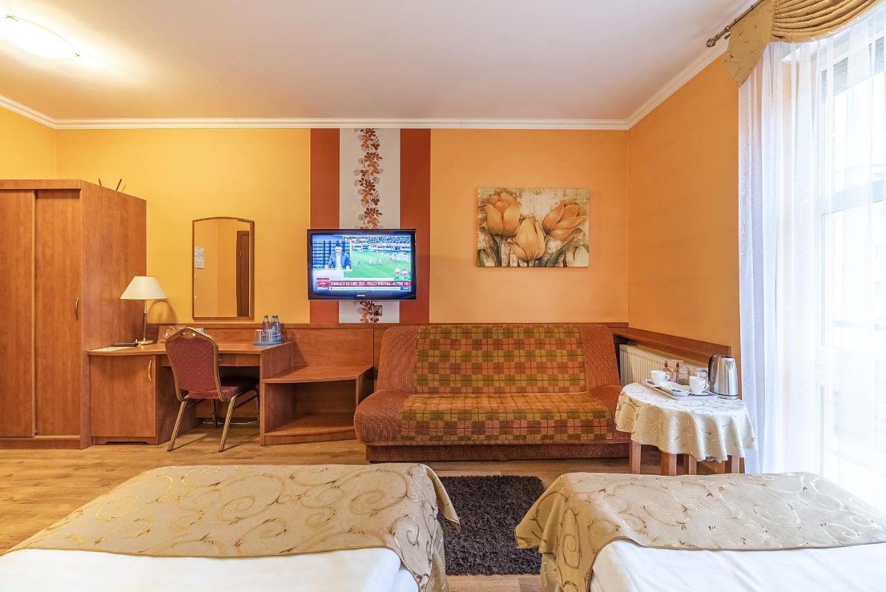 Hotel Doris Oborniki Ngoại thất bức ảnh