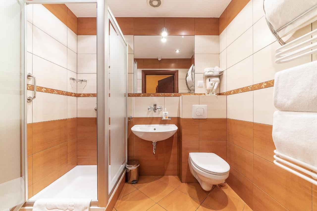 Hotel Doris Oborniki Ngoại thất bức ảnh
