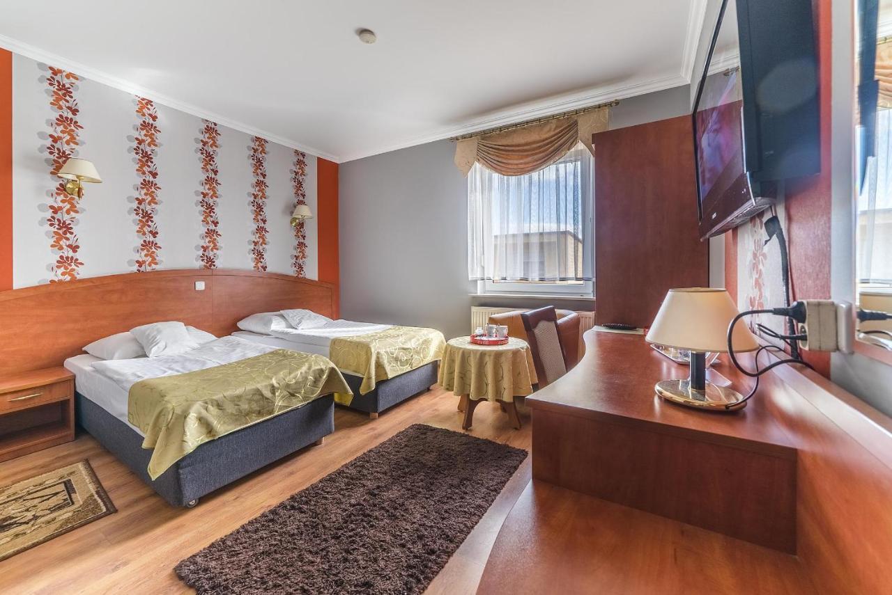 Hotel Doris Oborniki Ngoại thất bức ảnh