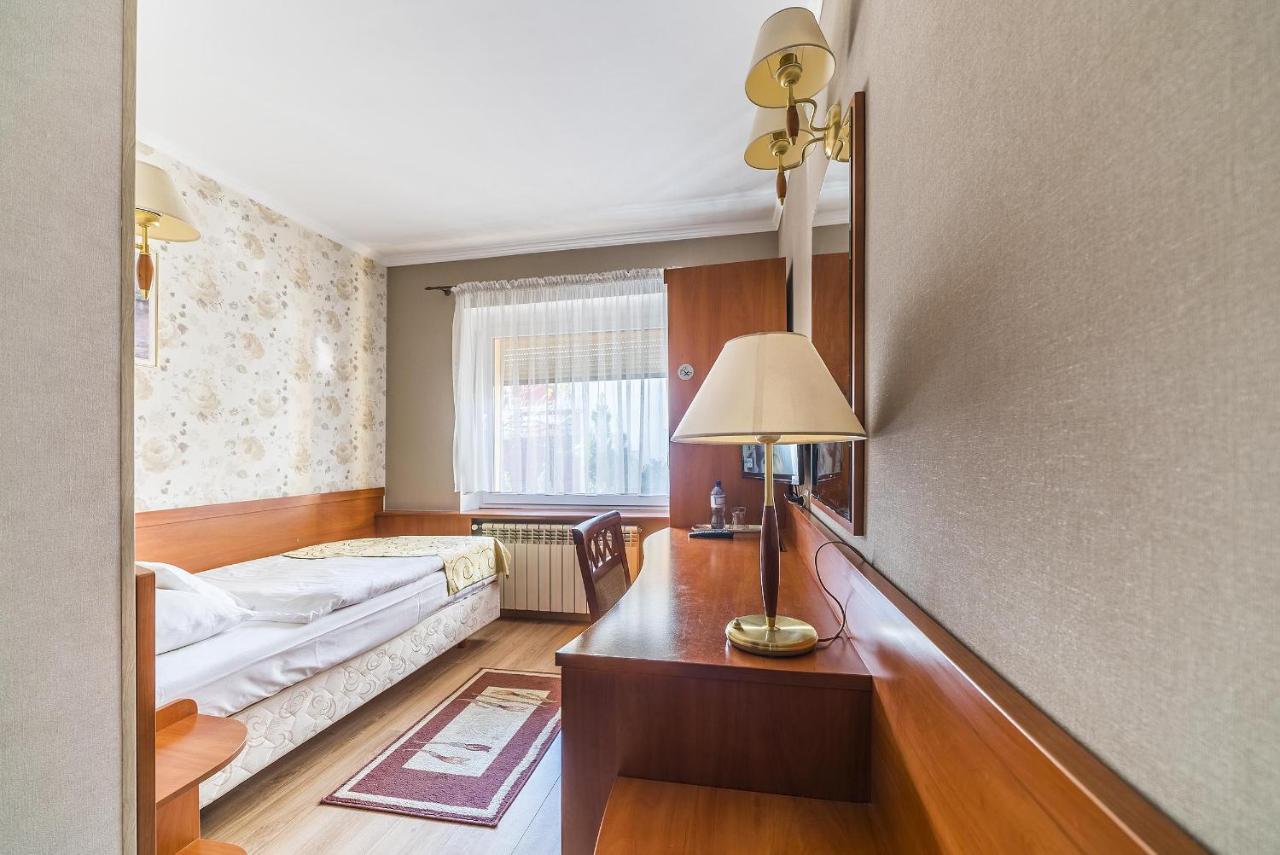 Hotel Doris Oborniki Ngoại thất bức ảnh