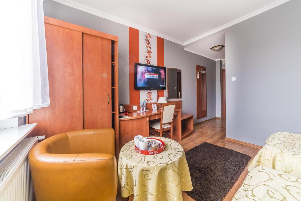 Hotel Doris Oborniki Ngoại thất bức ảnh