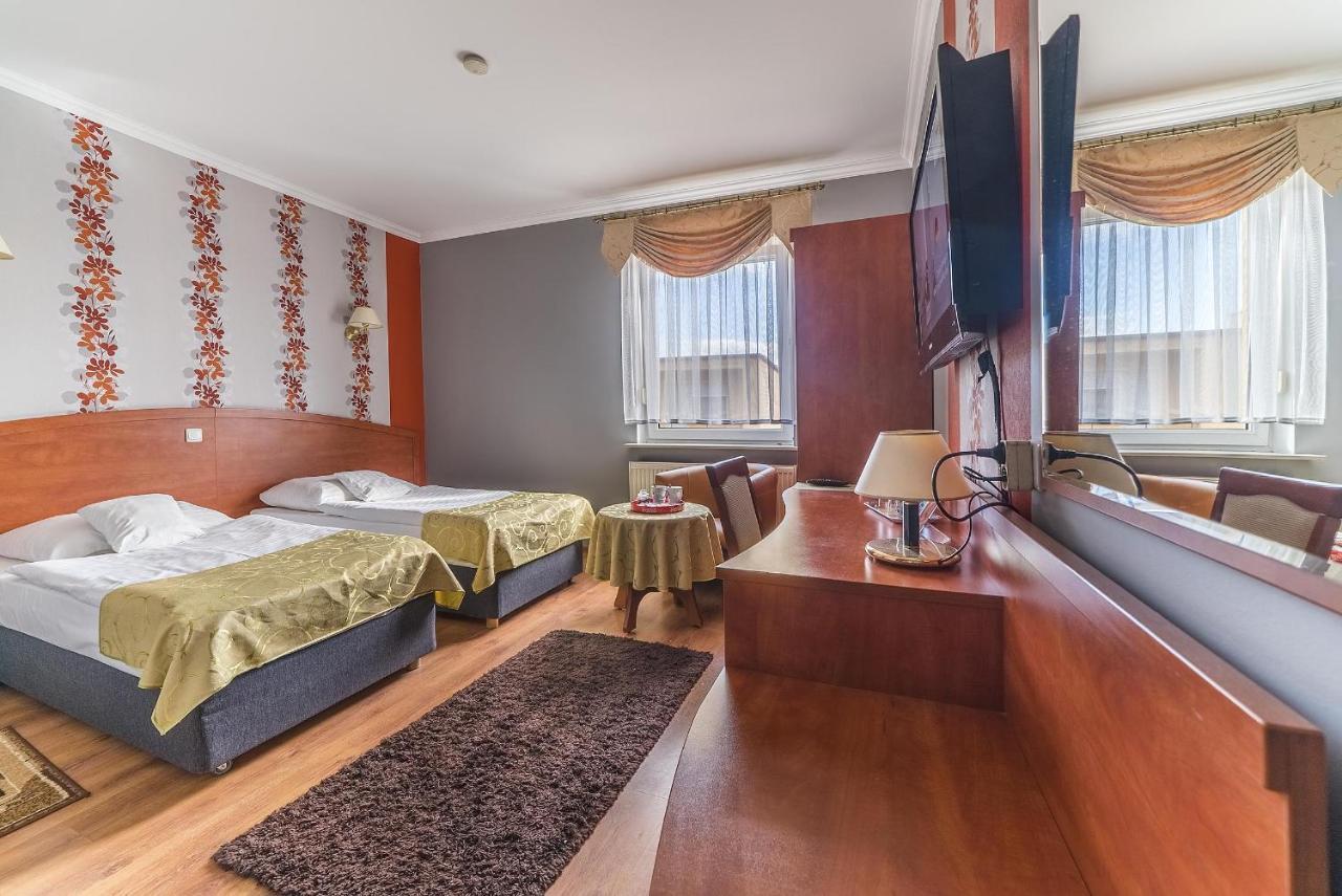 Hotel Doris Oborniki Ngoại thất bức ảnh