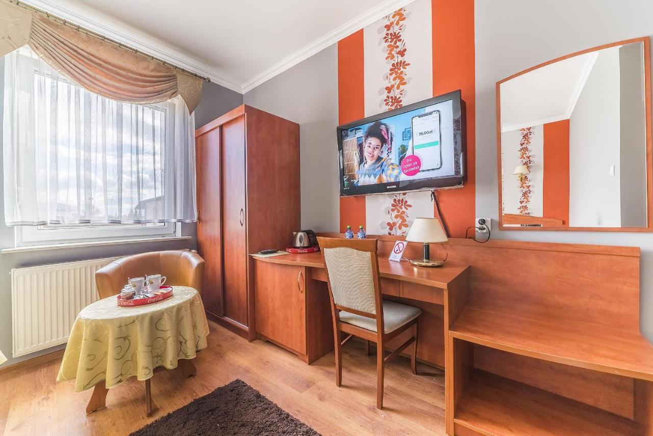 Hotel Doris Oborniki Ngoại thất bức ảnh