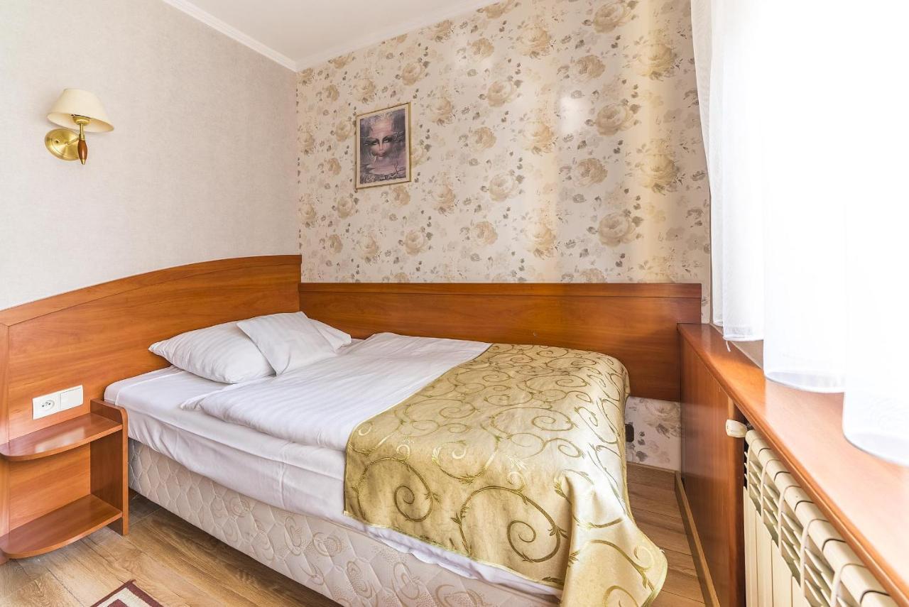 Hotel Doris Oborniki Ngoại thất bức ảnh