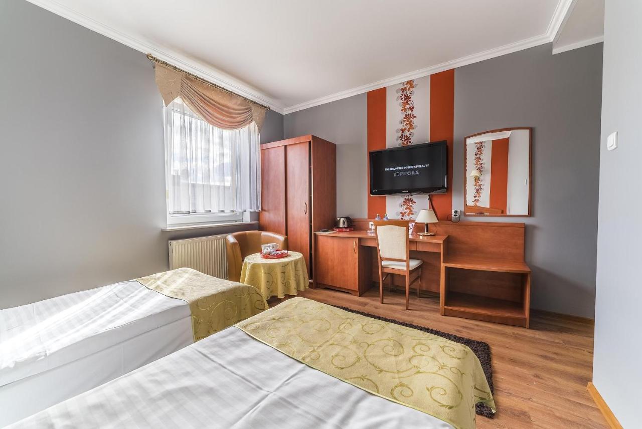 Hotel Doris Oborniki Ngoại thất bức ảnh