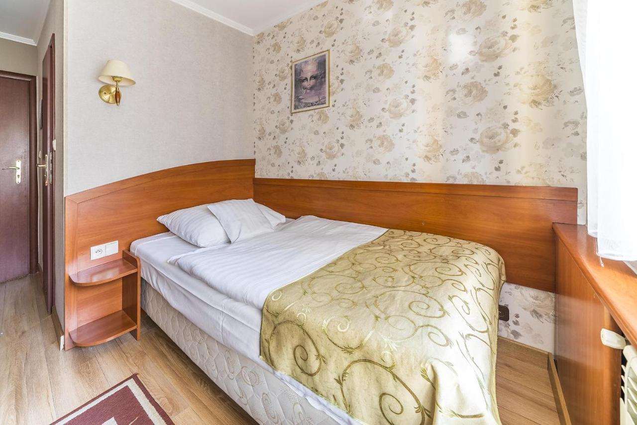 Hotel Doris Oborniki Ngoại thất bức ảnh